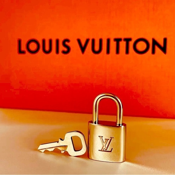 LOUIS VUITTON LOCK AND KEY 🔐 perfect charm or keychain! - Picture 1 of 4